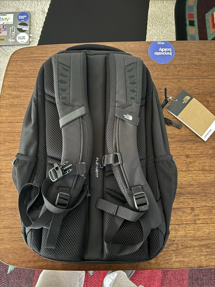 Mochila de día The North Face Connector negra con cremallera parche bandera de EE. UU. Foto 2 de 2