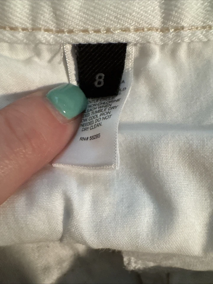 Express Women's White Low Rise Denim Jean Shorts Sz 8 32” waist - Image 3 of 4