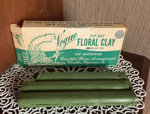 Vintage Vogue Floral Clay Green for anchoring Beagle Mfg. Open Box