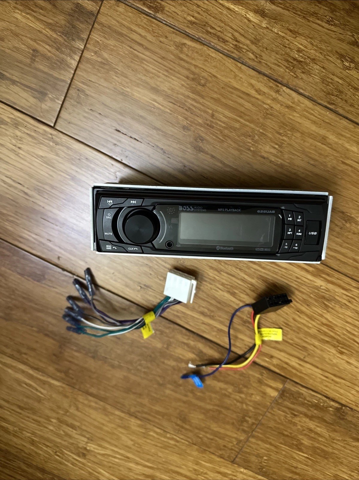 BOSS Audio Systems 625UAB Car Stereo Untested.