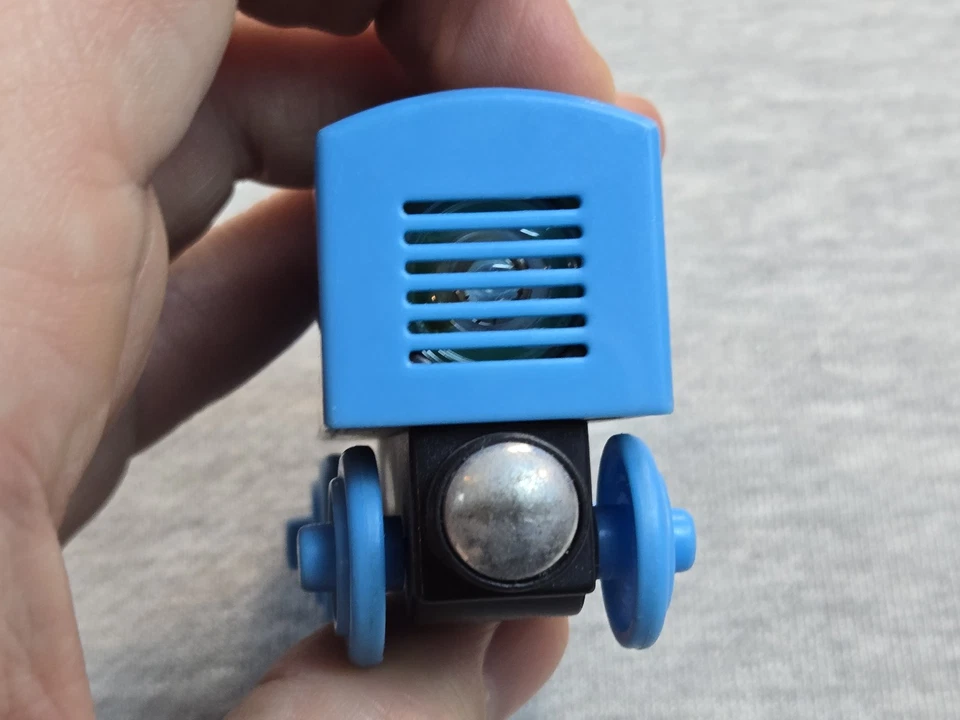 Thomas & Friends Roll N' Whistle Edward Azul Tren Motor Trackmaster Juguete 3 Pulgadas Foto 3 de 4