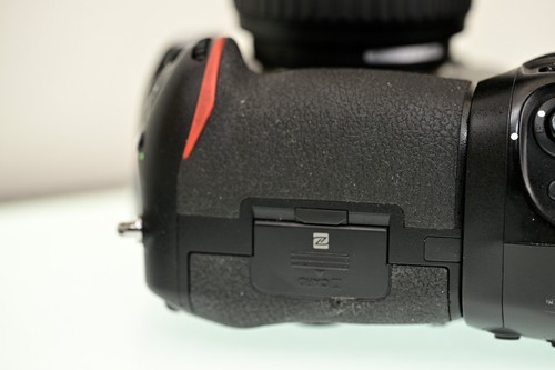 NIKON D500 PRO PACCHETTO CON IMPUGNATURA E 16-50mm F/2.8-2 BATTS 30.816 OTTURATORE - Foto 5 di 16