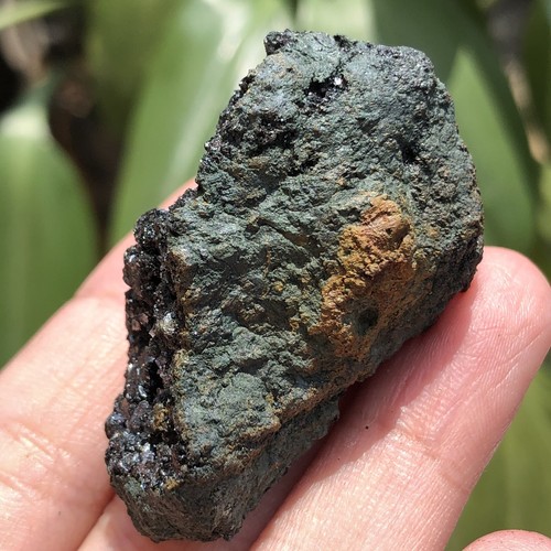 49gr AMAZING Minerals Specularite With Calcite Speciment (Fe203) - Picture 2 of 4