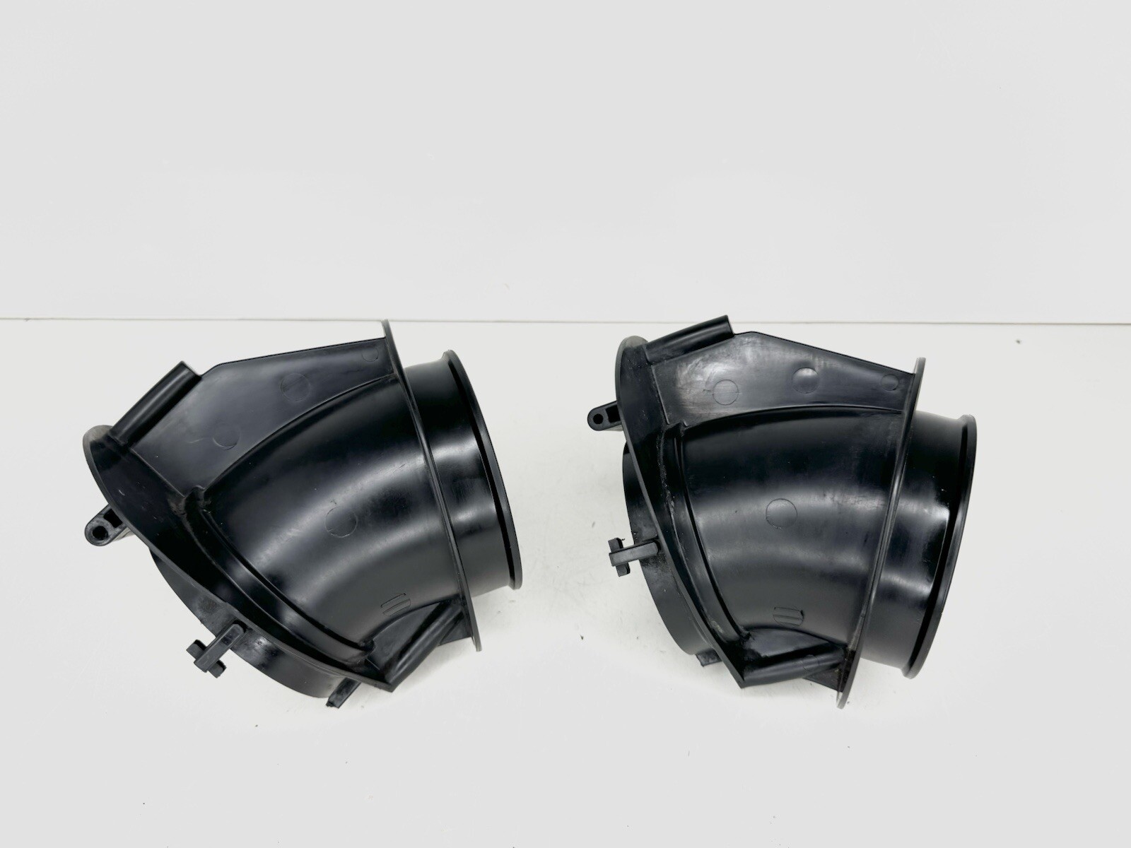 ✅ 2005 - 2016 Aston Martin DB9 Front Intake Hose Clamp Filter Inlet Housing OEM