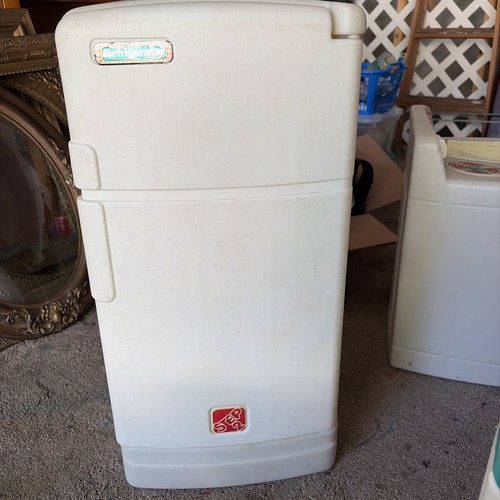 Vintage Step 2 Pretend Play Refrigerator Fridge Child Size Toddler 25” Fridge