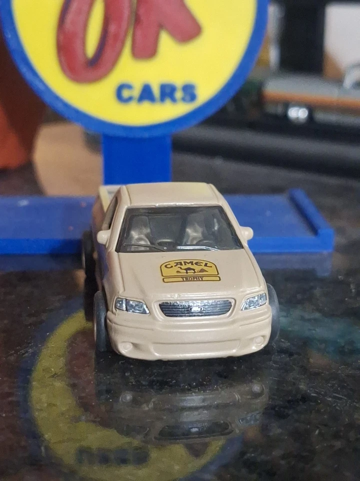 Hotwheels Custom F150 Lightning ruedas intercambiadas y sueltas Foto 2 de 4