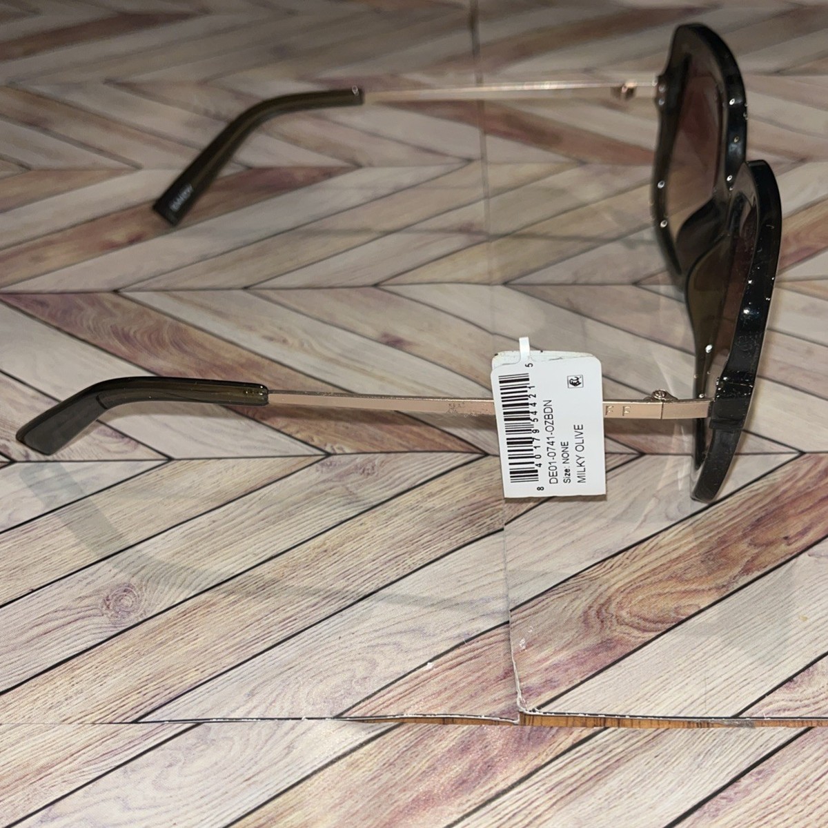 Diff olive green oversized glamourous fade lenses sunglasses brand new in case Paris Sunglasses Metal Olive Green Gradient Lens | INFINIT  main image 3