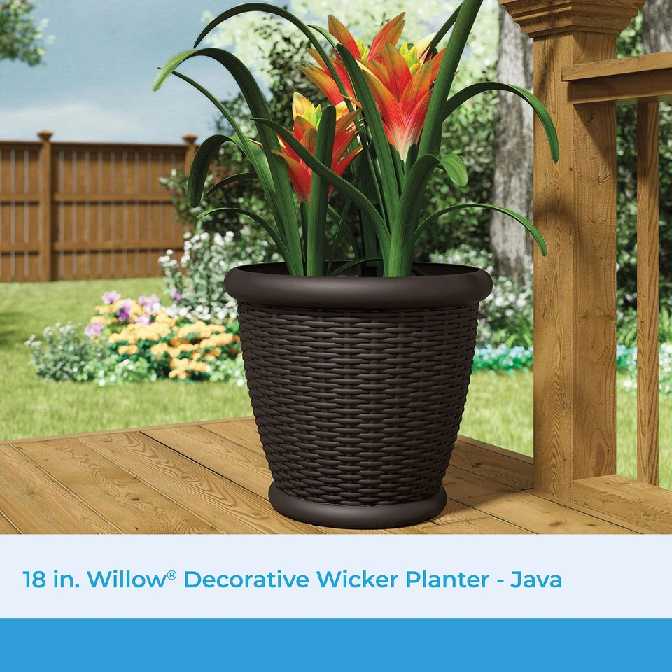 Maceta decorativa de mimbre para patio Suncast Willow de 18 pulgadas de diámetro, Java Foto 2 de 4