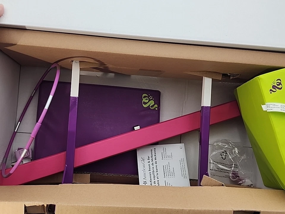 Juego de gimnasia American Girl McKenna’s Balance Beam and Bar con caja + hula hoop Foto 4 de 4