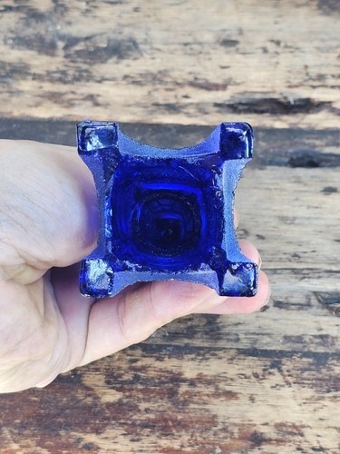 Vintage Cobalt Blue Glass Eiffel Tower Figurine / Paperweight 5.5"H - Picture 5 of 6