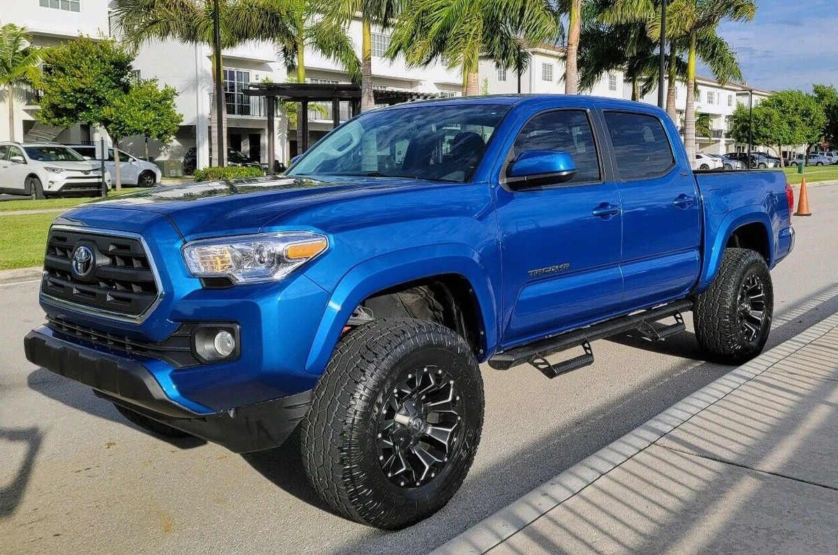 Of all the Toyota Tacoma generations, the 2016-present models look the most burly.