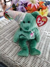 TY BEANIE BEAR - MAY - CHRISTMAS GREEN WITH BIRTHDAY HAT - 2002 - HANG TAGS ATTA