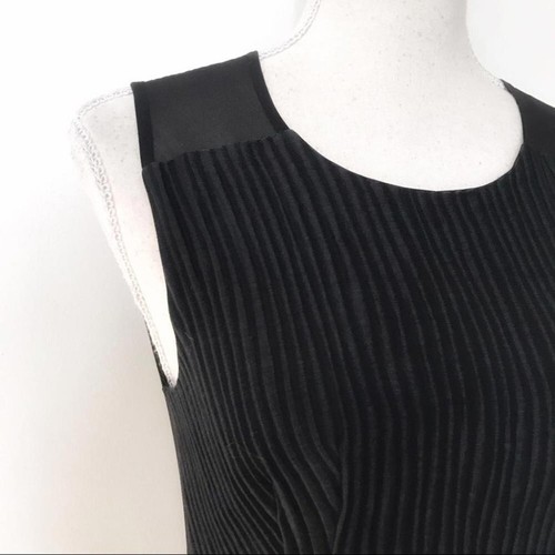 Ursa MINOR BLACK SILK & LINEN BLEND SLEEVELESS TEXTURED MESH BACK PEPLUM DRESS - Picture 4 of 11
