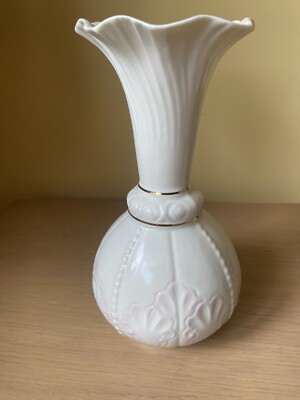 Große Vintage Belleek Ireland Porzellan Vase elfenbein & rosa gewellt
