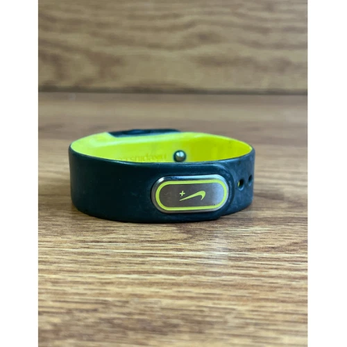 regla pastel Personas con discapacidad auditiva Nike Plus FuelBand Black &amp; Yellow Portable Bluetooth Activity Tracker  Band | eBay