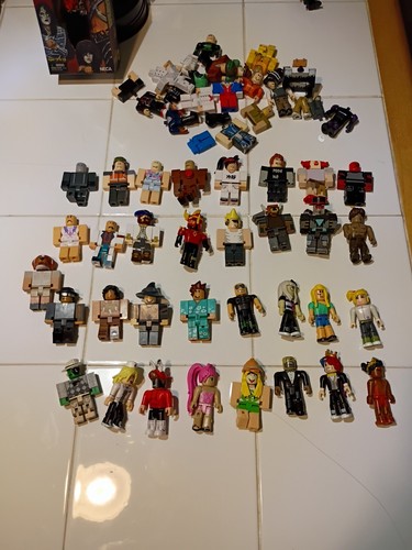 Roblox 32 Figurines And A Assortment Of Legs And Torsos All Used.