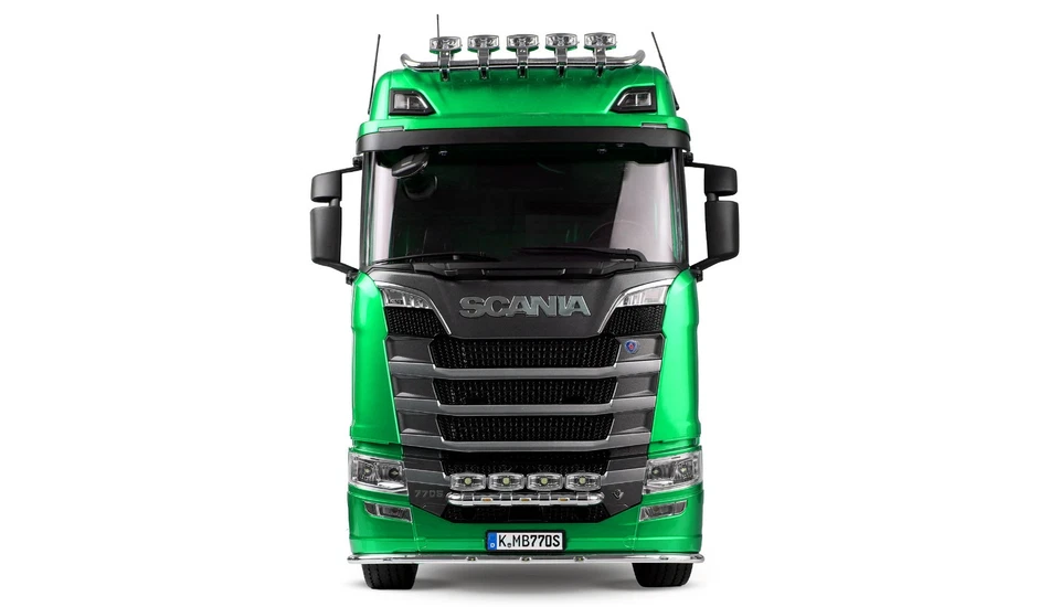 Scania 770S RC Zugmaschine 6x6, RTR, Metallic Grün Met. Licht, Sound von AMEWI - Bild 4 von 4