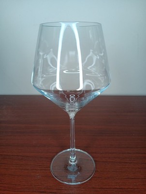 Schott Zwiesel Pure Burgundy Wine Glass  23 Ounces Made In Germany EUC