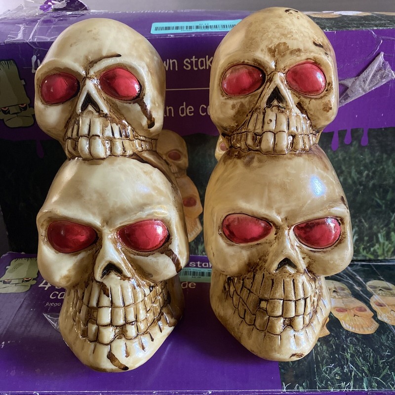 Blow Mold Halloween Stacked Skull Outdoor Lawn Stakes Pathway Marker Lights