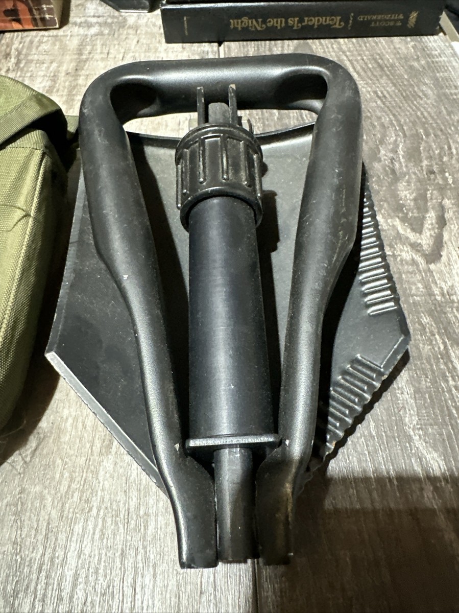 Vintage USGI OD Vietnam Tri-Fold Shovel and Nylon Carrier Cover