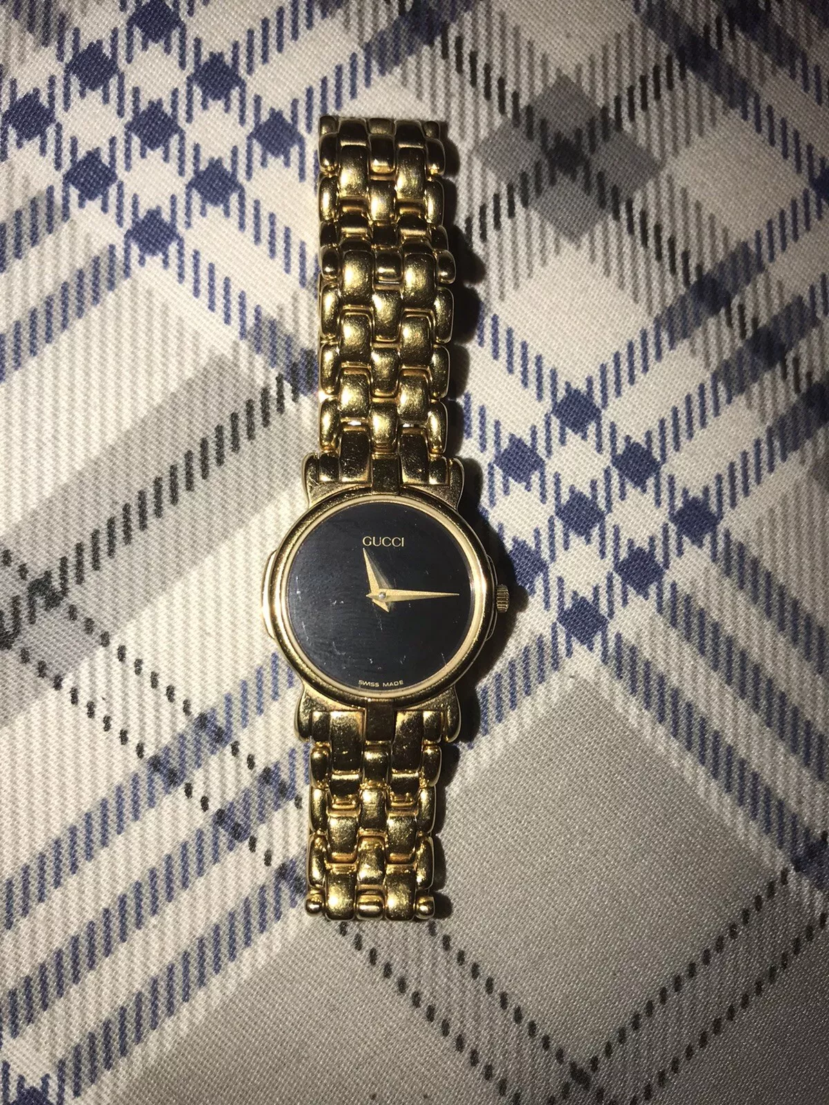 Montre Gucci Femme d'occasion (nécessite un remplacement de batterie)