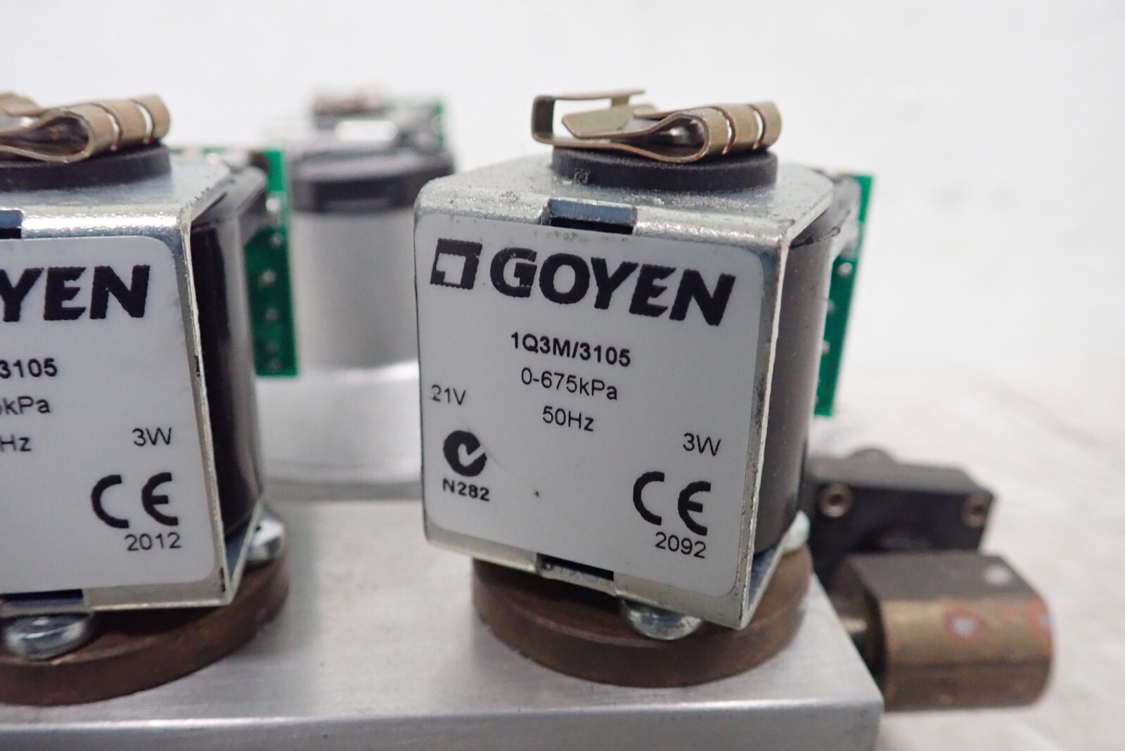 Agilent Gas Control Module with 4 Goyen 1Q3M/3105 Solenoid Valves | eBay
