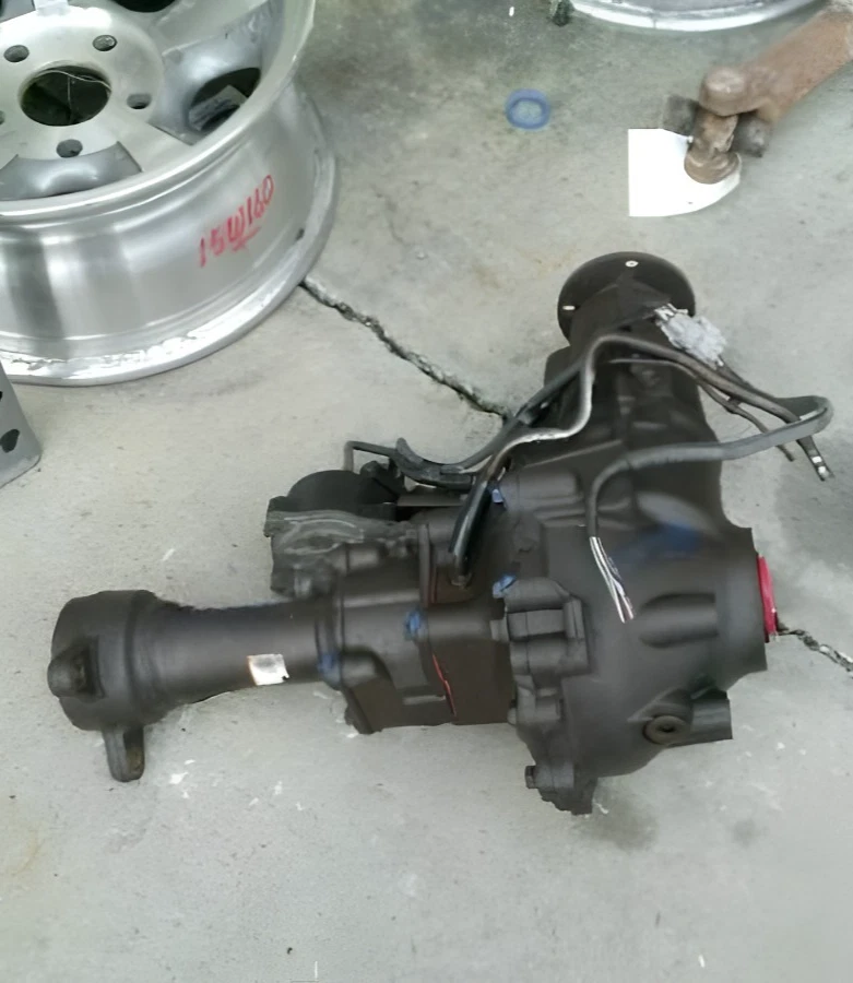 2001-2007 Toyota Sequoia Front Axle Differential Carrier 4.10 Ratio OEM Unit - Image 2 of 4