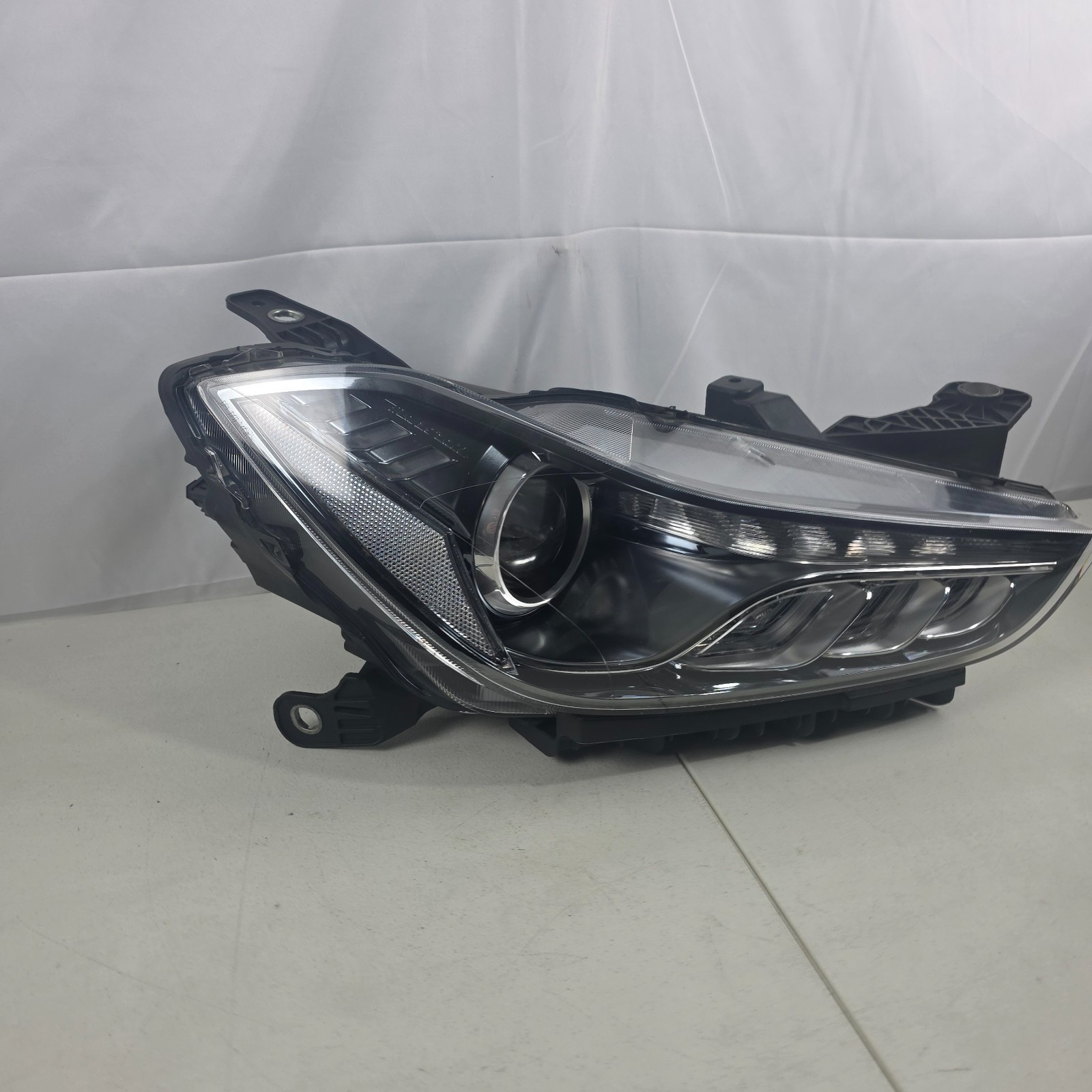 Maserati Ghibli 2014-2017 Right Headlight P/N 670038232