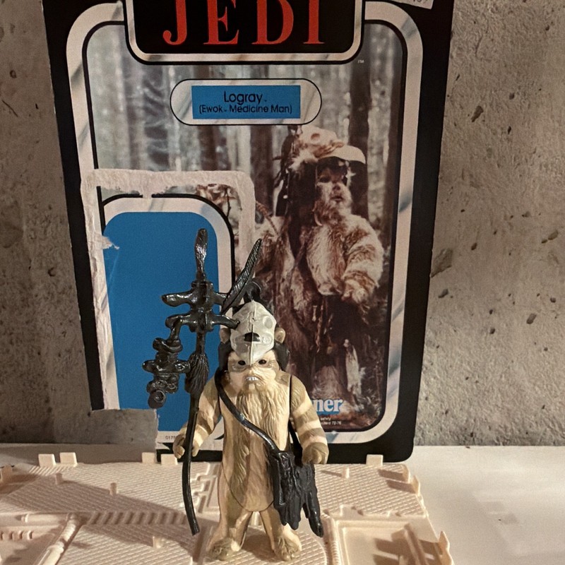Vintage Logray Star Wars VI:Return of the Jedi Figure 1983 w/ Staff & Backing