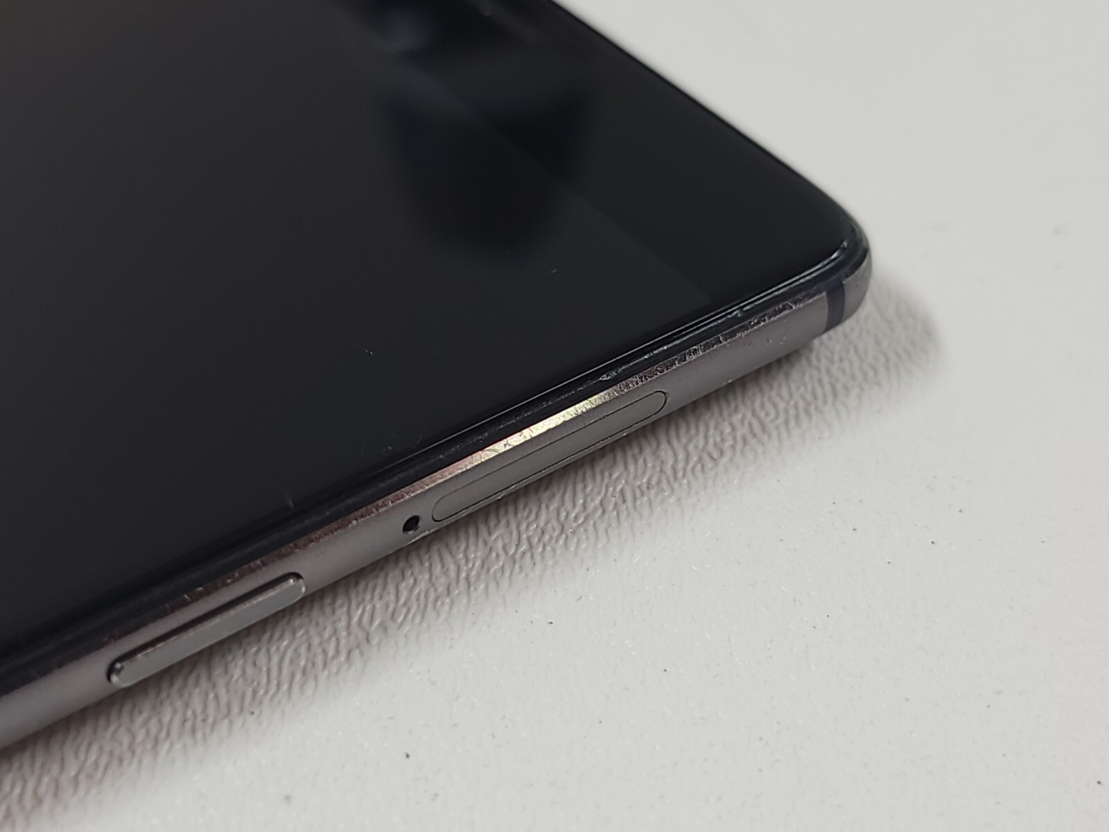 OnePlus 3T (A3000) 64GB - (GSM Unlocked) Dual SIM Smartphone - BLEMISHED - M452