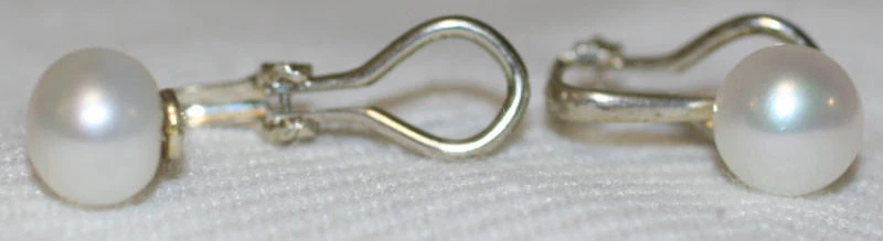 Solid Sterling Silver OMEGA Clip On AAA 9mm Cream Cultured Pearl Stud Earrings - Image 3 of 3