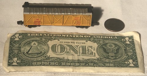 N Scale Union Pacific UP 294739 Stock Car - Picture 10 of 11