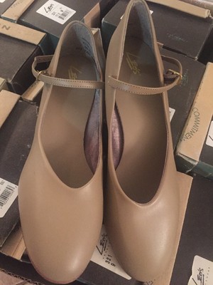LEO'S 321 DANCEWEAR WOMEN'S TAN CHARACTER 1.5'' HEEL SHOES Size 5.5W Dance LAST 1