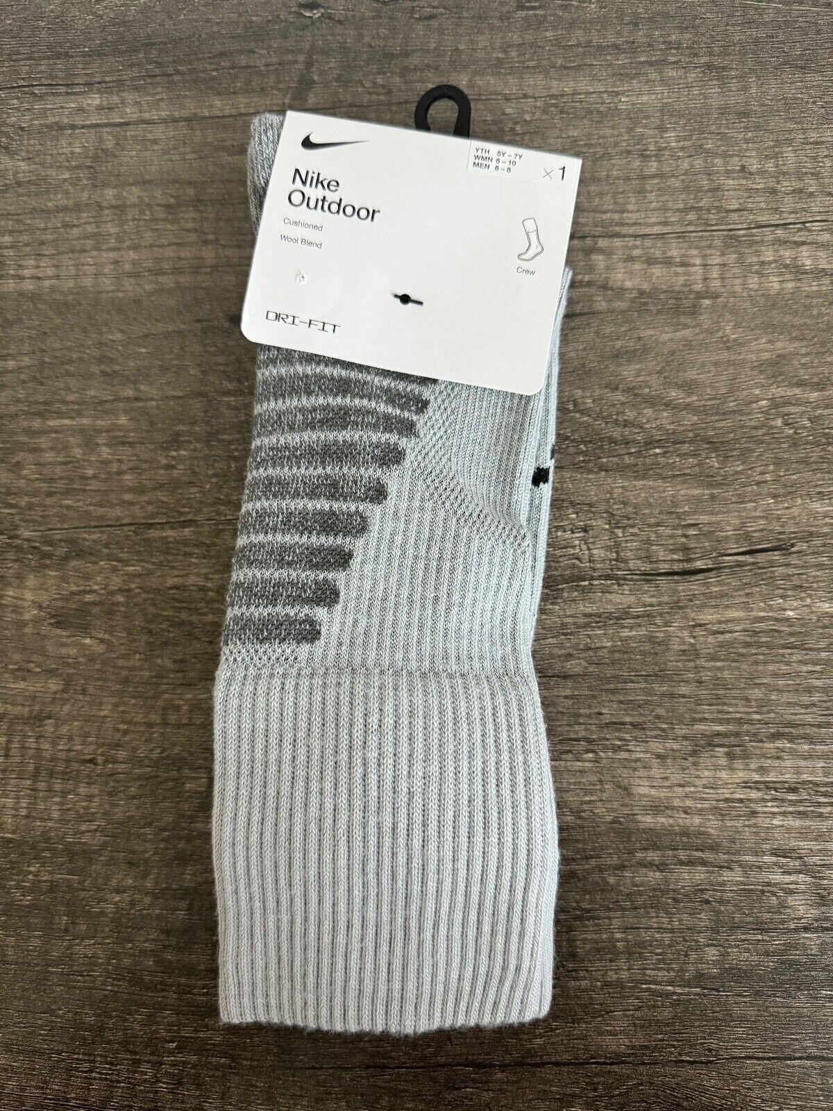 NIKE OUTDOOR WOOL BLEND DRI-FIT Cushioned CREW Socks Size: MEDIUM or LARGE (NWT)