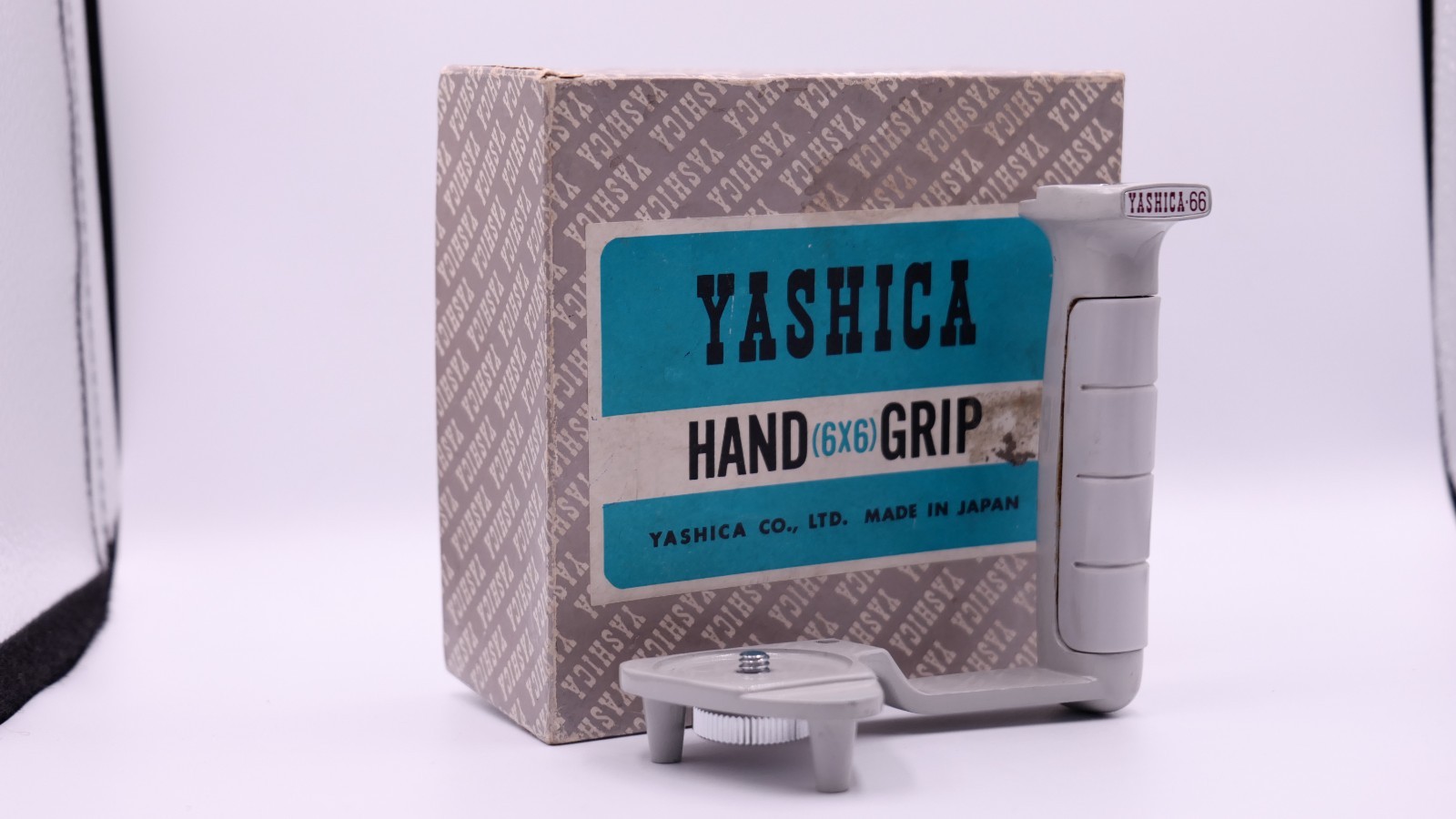 Yashica Hand Grip 6x6 TLR Boxed Grip