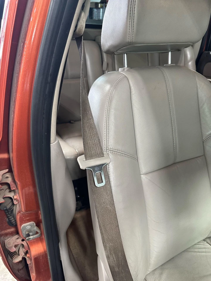 07-08 Chevy Avalanche Tahoe Suburban cinturón de seguridad delantero derecho retractor (titanio) Foto 2 de 4