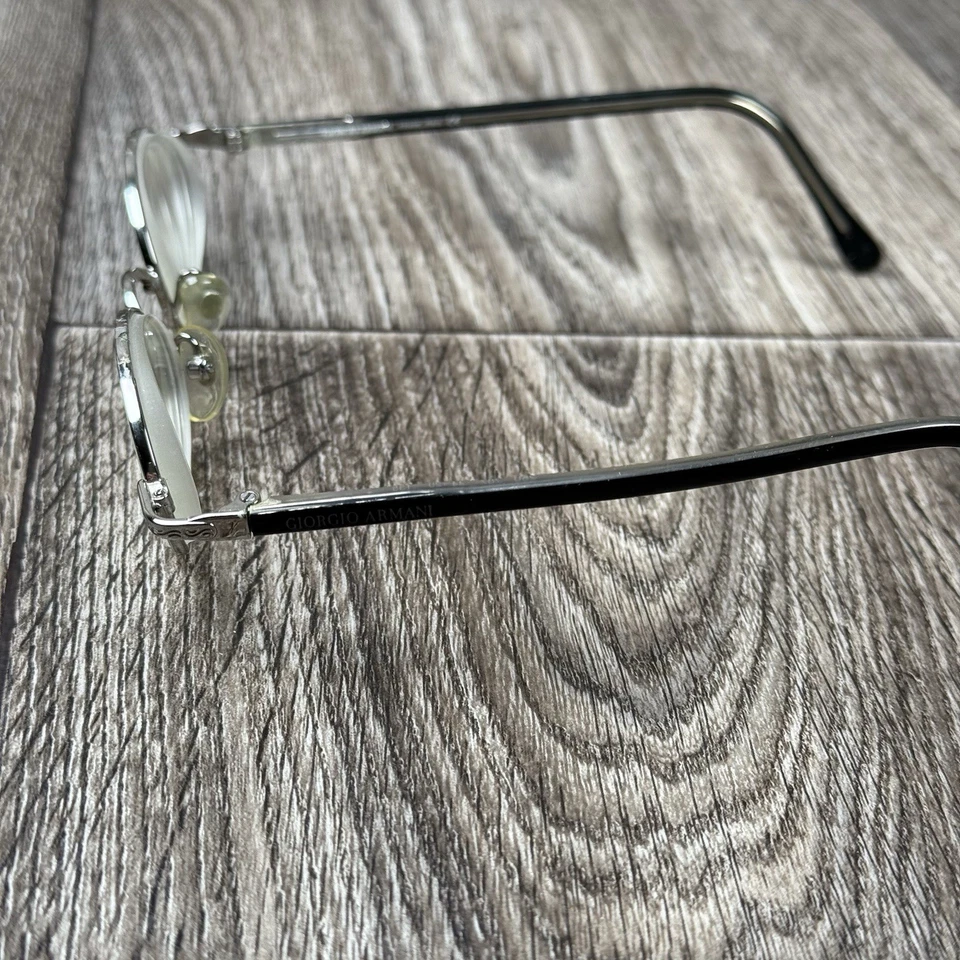 Vintage Giorgio Armani 250 Eyeglasses 250 707 Silver & Black 44-20mm Frames Only - Image 3 of 4