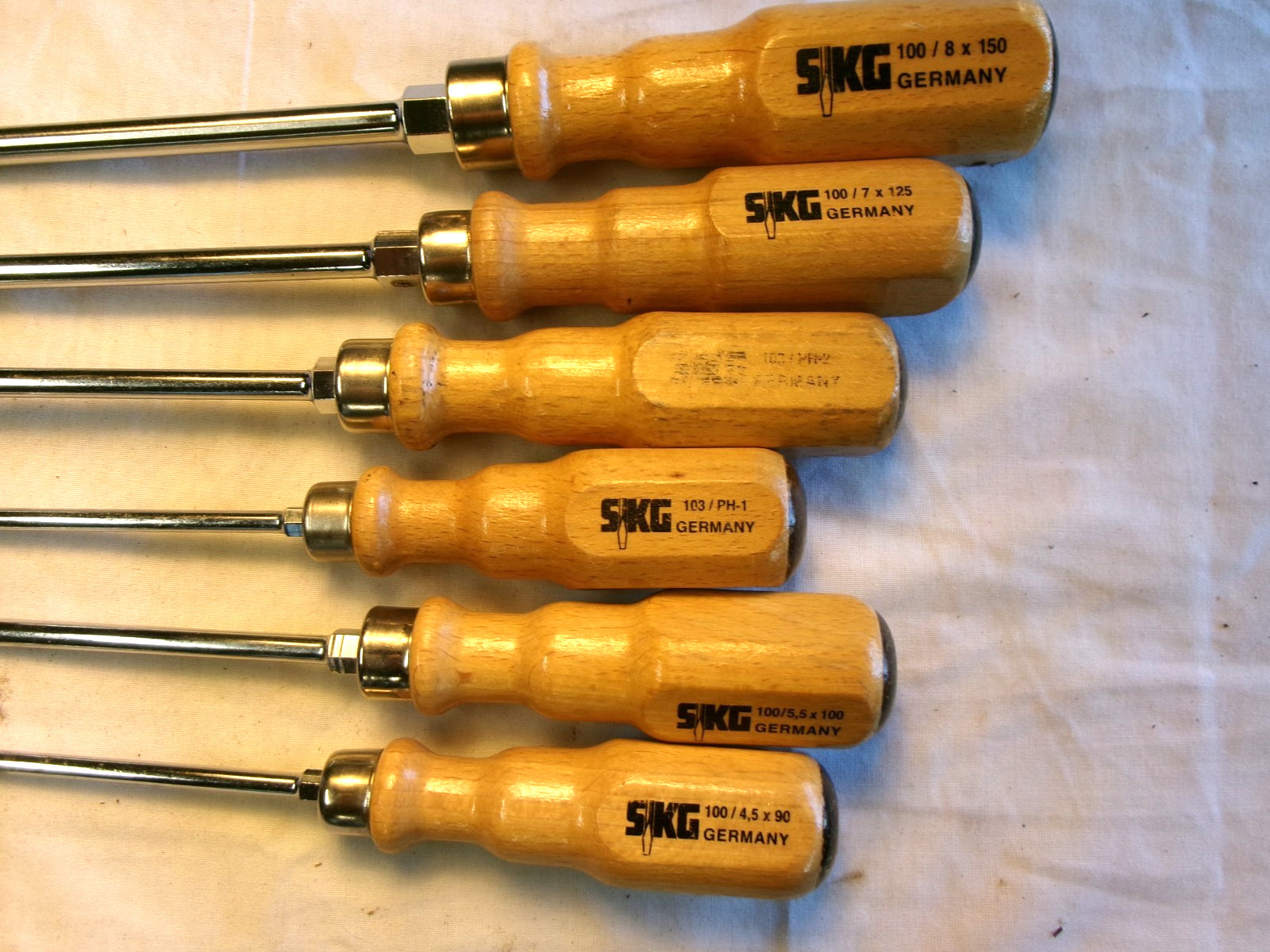 BEAUTIFUL SET OF 6 SKG SCREWDRIVERS - MADE IN GERMANY