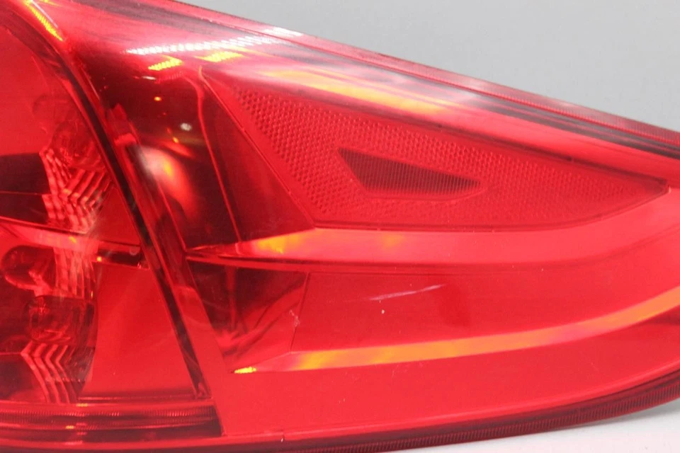 Lanterna traseira direita do passageiro montada em um quarto compatível com 2018-23 Honda Odyssey OEM #35521 - Imagem 3 de 4