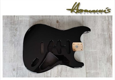 Strat 3 piece alder/alder body, finish black, black, weight 1.8 kg