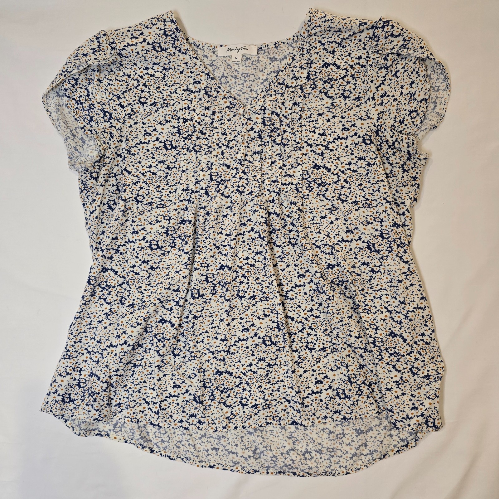 Monday Fun Women’s Medium Floral Blouse V-Neck Short Sleeve Boho Top M