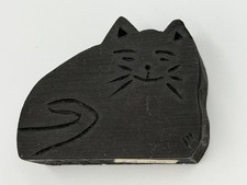 SMALL BLACK WOOD CAT FIGURINE HAND CARVED FOLK ART PRIMITIVE SIGNED RM DECOR