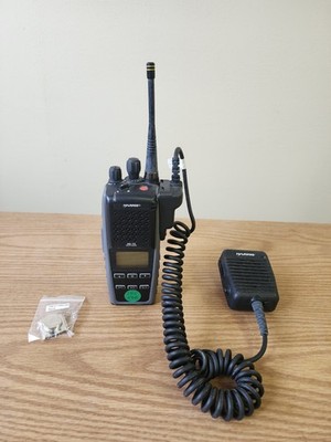 Harris XG-75 EVXG-PB78B 800 MHz Two Way Radio w/ Mic & Battery