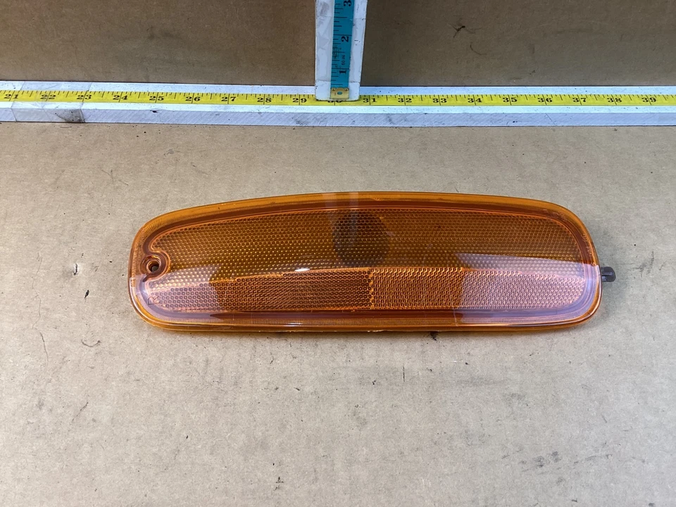 1996-2002 Chevrolet Express 1500 Right Passenger Corner/Park Side Marker Light - Image 2 of 4