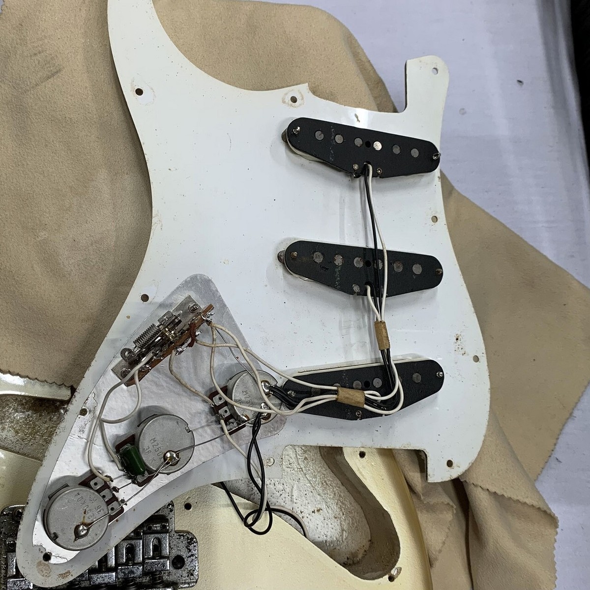Fender Japan ST72-70 Stratocaster Gold (Refinished) Made in