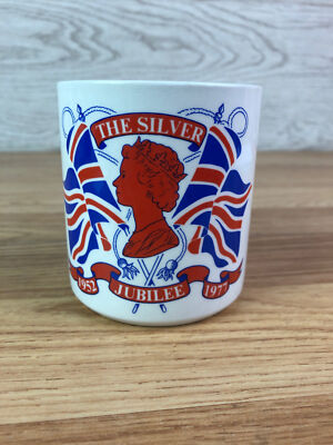 Queen Elixabeth II Silber Jubiläum Becher mit God Save The Queen Wortlaut 1952-1977
