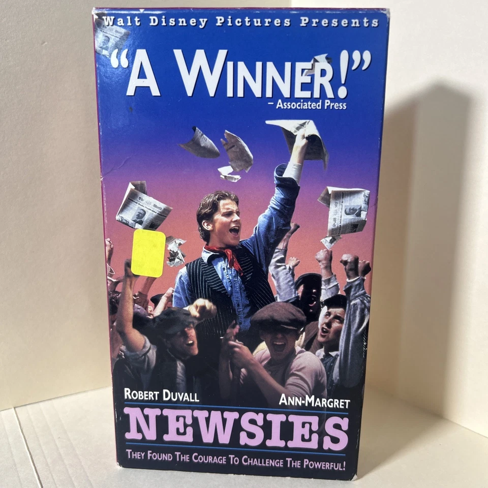 NEWSIES Robert Duvall Ann Margret Walt Disney VHS Cassette Christian Bale Foto 2 de 4
