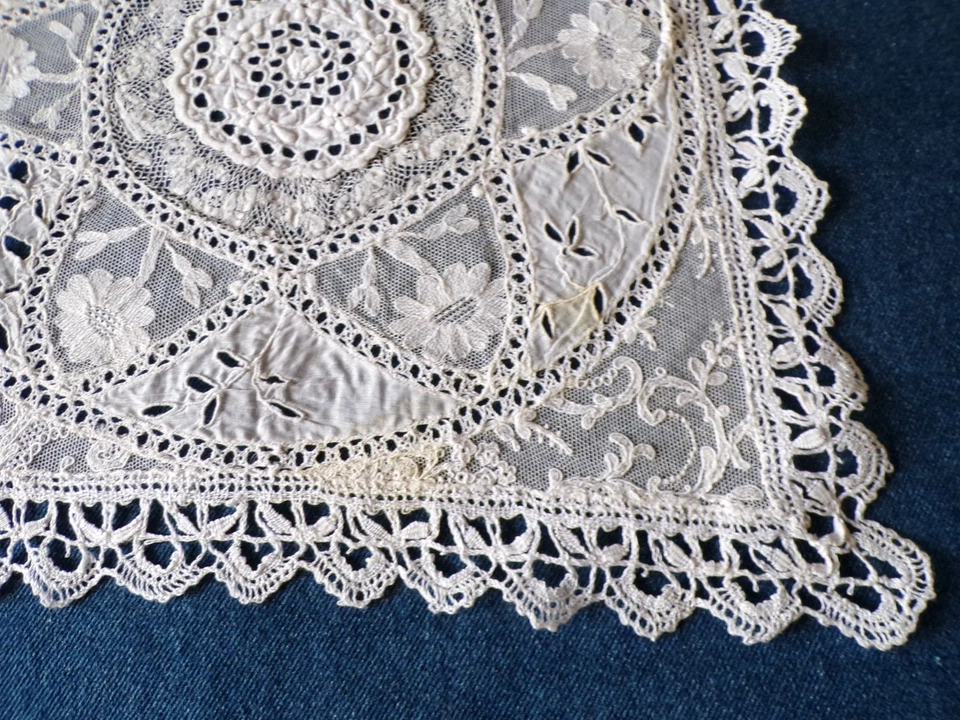 SUPERBE NAPPERON ANCIEN DENTELLE ET BRODERIE VERS 1900 - Photo 2/4
