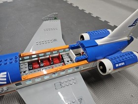 LEGO CITY: Airport Passenger Terminal ~ 60104 98% COMPLETE w/ manuals. Retired 