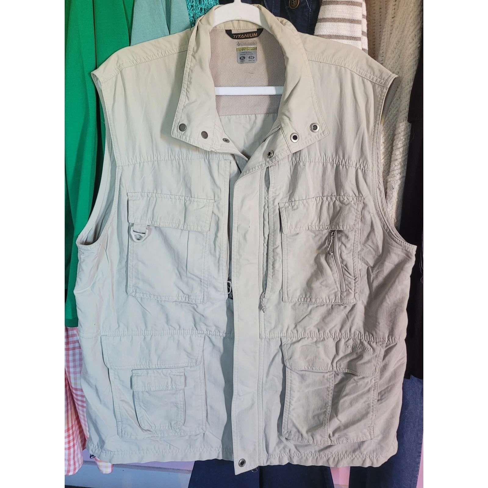 Columbia Titanium Omni-Dry Fishing Vest Mens XL Beige Multi-Pocket Utility Cargo